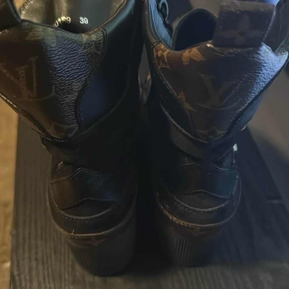 Louis Vuitton
Lauréate leather biker boots - Picture 8 of 8